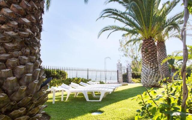 Seafront Luxury Villa w 5-en Suite BR BBQ
