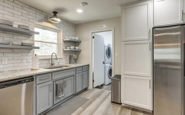 10 Mi to Uab: Inviting Home w/ Free Parking & Wifi