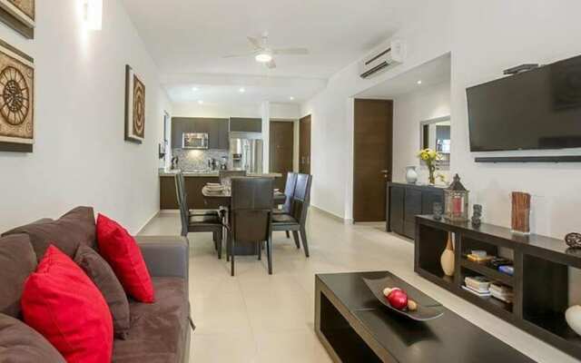 HIRA G1 Condo terrace screened by Gate48