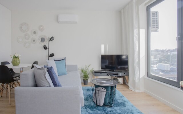 Liiiving | Bright Light Studio