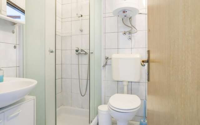 Lovely Apartment in Pirovac With Balcony