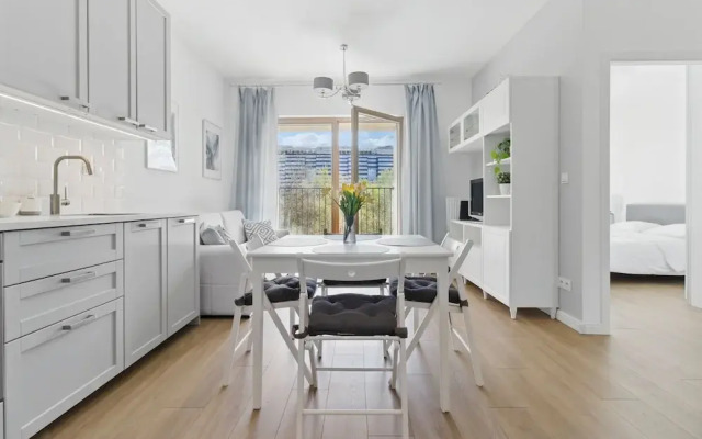 Lumina apart near the railway station