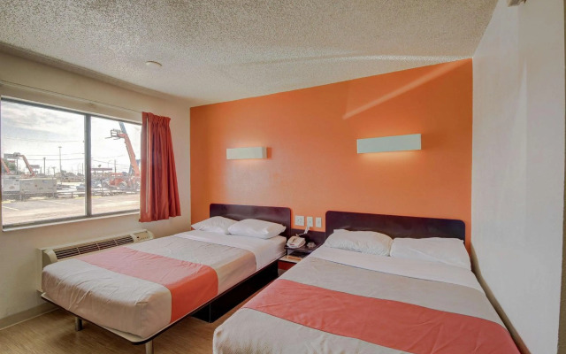 Motel 6 San Antonio, TX - Fort Sam Houston