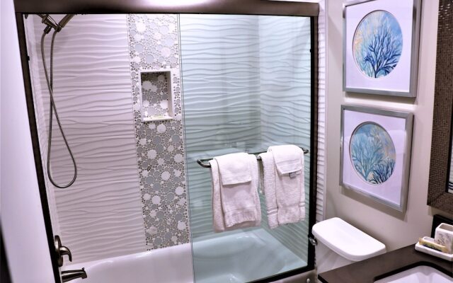 Jamaica Royale 404 - 2 Br Condo