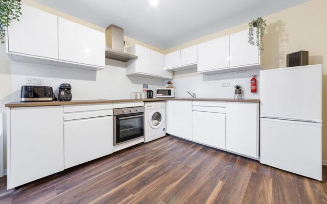 Stunning Double Bed Room In Isleworth TW7