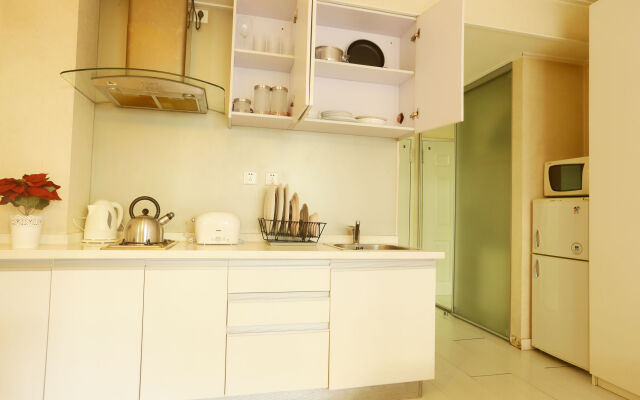 Yiyang City Center Apartment