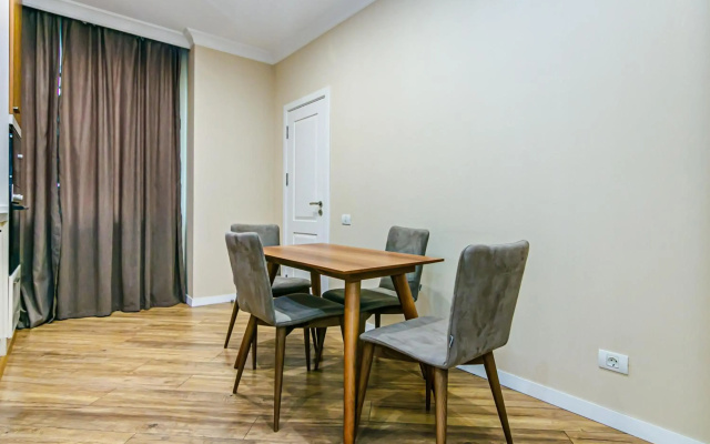 Apartment near Four Seasons
