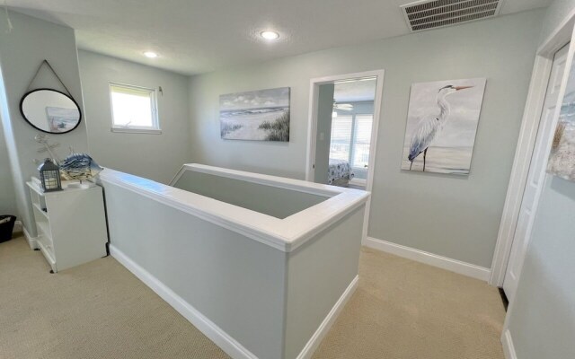 Sea-renity 3 Bedroom Home by Redawning