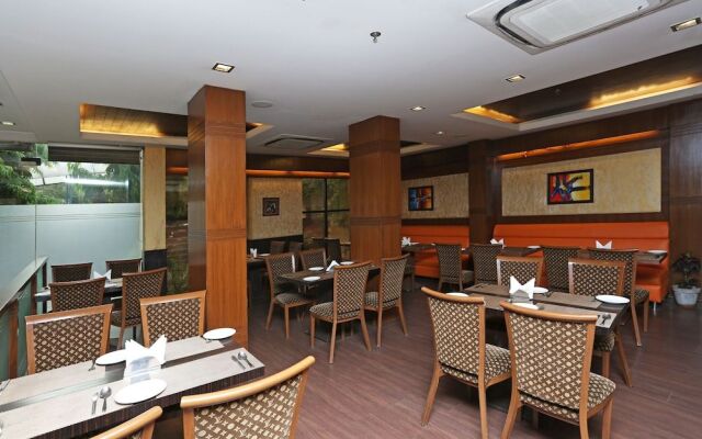 OYO 383 Hotel Divine Paradise