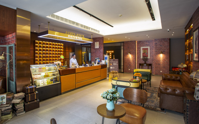 James Joyce Coffetel (Wuhan Jianghan Road Liuduqiao Metro Station)
