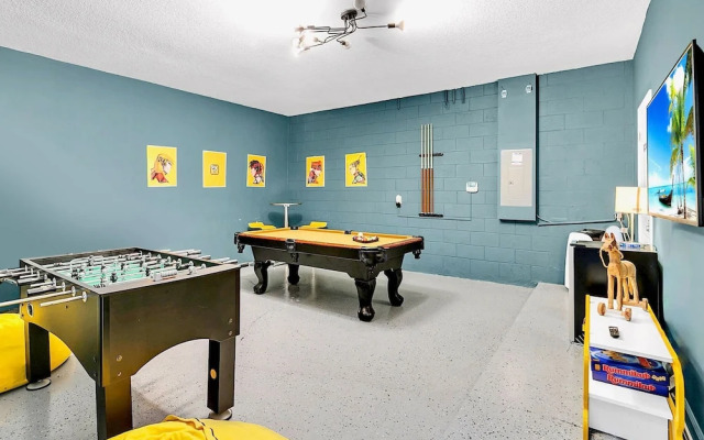 Waterfront Pet-friendly Home w Pool-spa-games-bbq