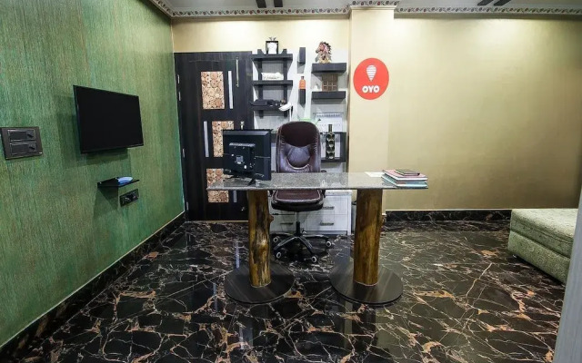 OYO 14648 Queens Casa