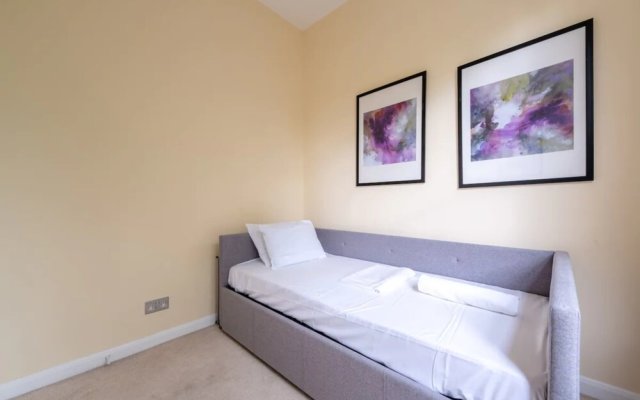 Lovely 2 Bedroom Apartment With Great Transport Links