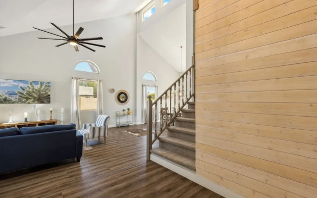 Red Mountain Retreat 5 BDR w/ Heated Pool!