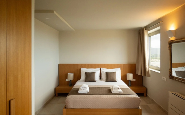 Villa - Sleeps 10 - Pool - Parking - Pool Table