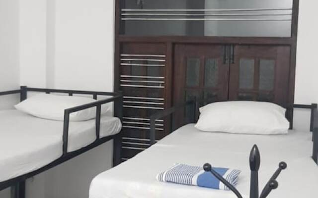 Steps Backpackers Hostel