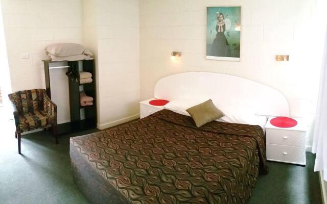 A & A Lodge Motel Emerald