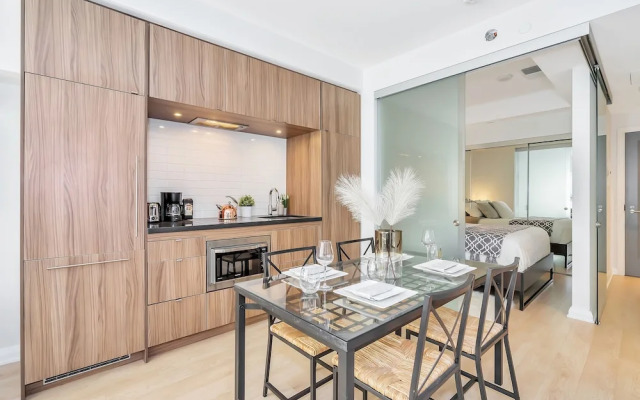 QuickStay Yorkville Condo - Yonge & Bloor