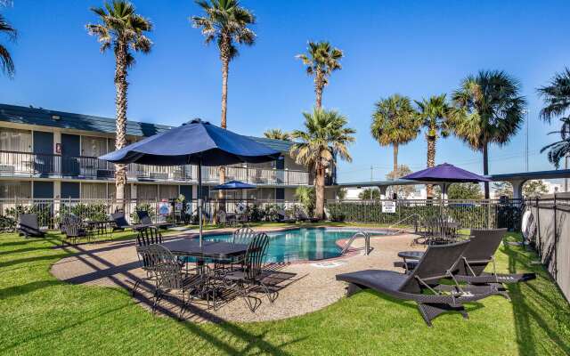 Quality Inn Pasadena - Houston East