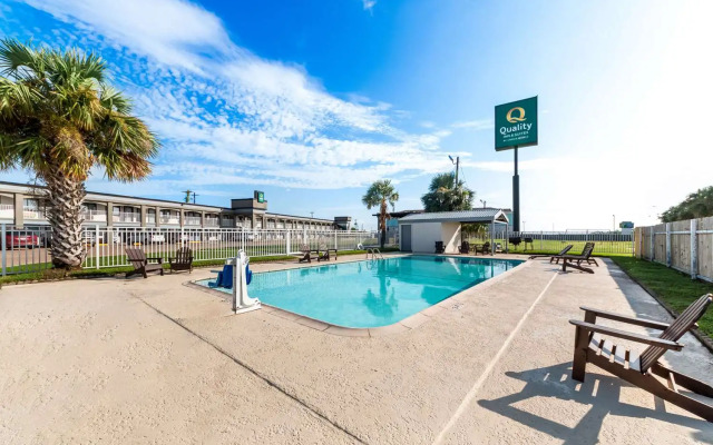 Quality Inn & Suites Port Lavaca near Lighthouse Beach