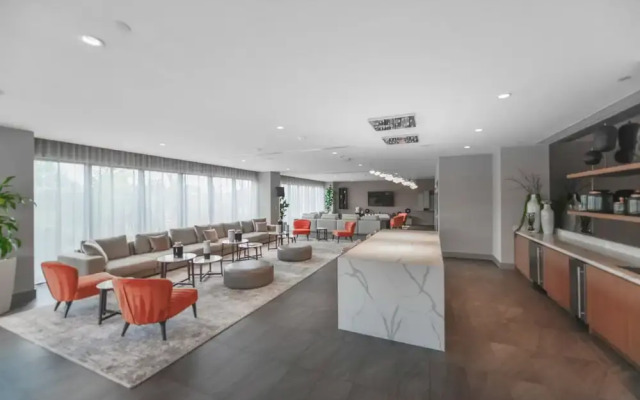 Downtown Doral Condo w-Free Parking