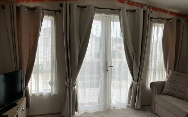 Luxury 2 Bedroom van Pets go Free