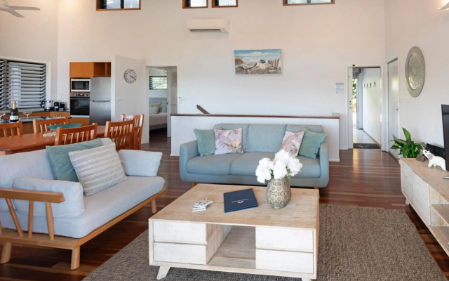 Casuarina 18 Ocean View House Central Location BBQ Golf Buggy – Guest Rooms – Hamilton Island