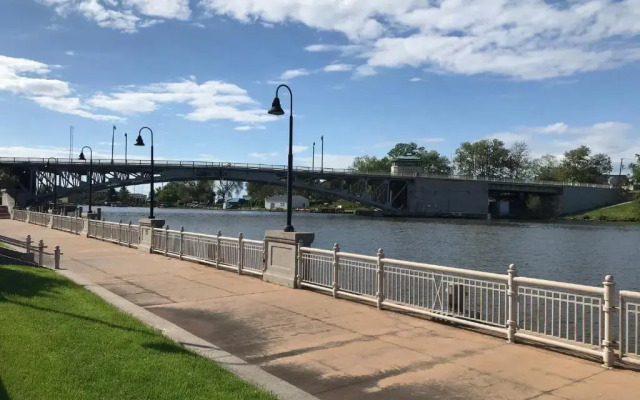 Ariel Broadway Hotel