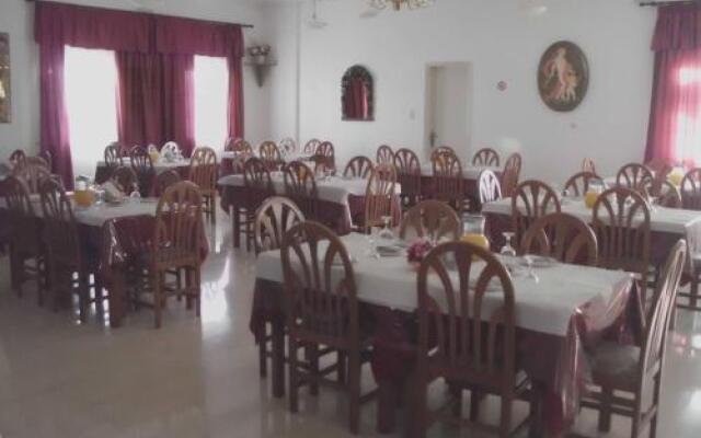 Nikos Hotel