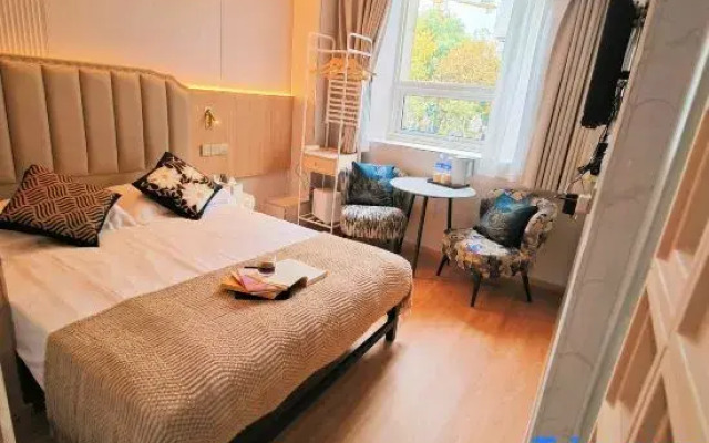 Shanghai Puyi Hotel (Yuyuan Laoximen Subway Station Branch)