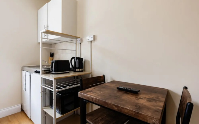 Warm Apartments in Queensway