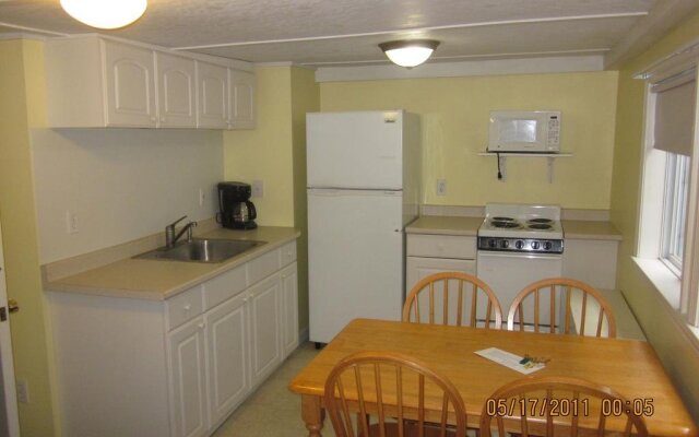 Colonial Motel Suites