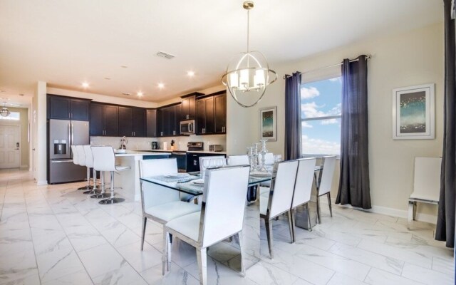 Amazing House! - Champions Gate -1561TL