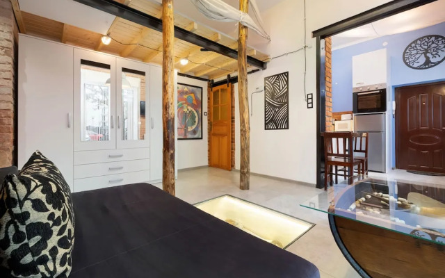 Stylish Apartment in Center by Renters