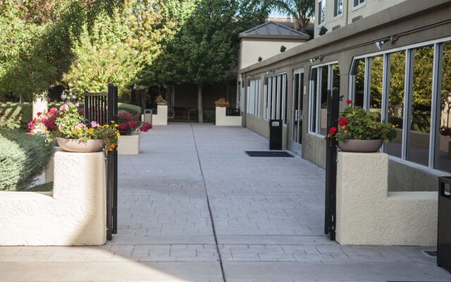 Ramada West Sacramento Hotel and Suites