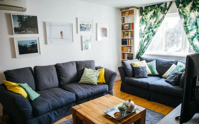 Cozy apt Within Walk Distance to Center and Beach