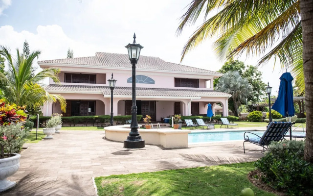 5 BR Beachfront Villa - Ocho Rios