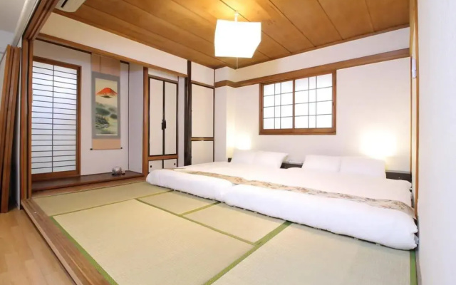 bHOTEL246 Large 2BR Apt 10PPL near Peace Park 301