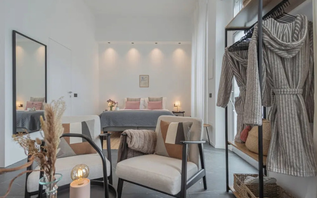 Piccola Como Lotus by Rent all Como