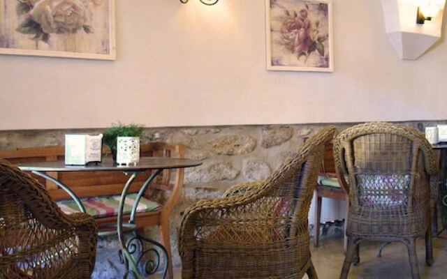 Hostal - Restaurante Emilia