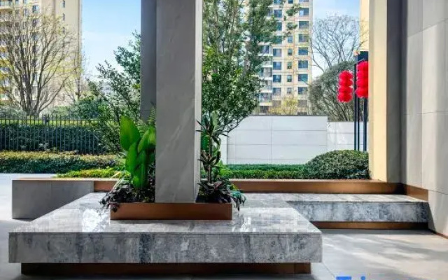 Langyi International. High-Rise City View Apartment