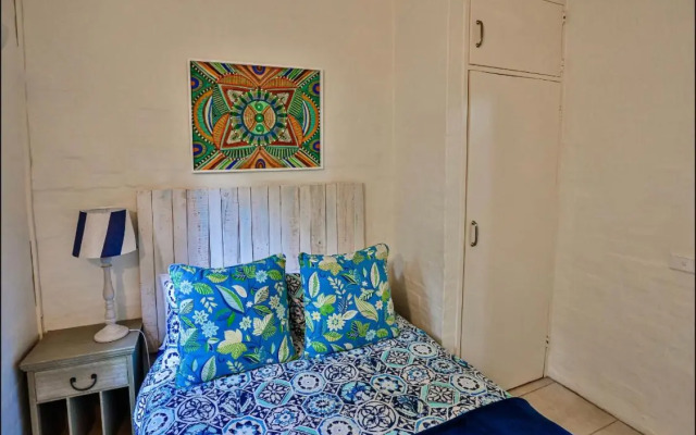 32 Akrotiri - Families only