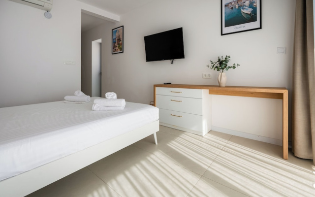 Wind Rose apartments-beachfront
