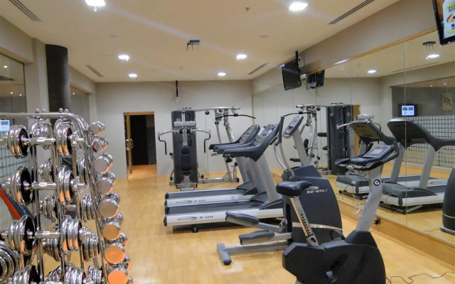 Golden Tulip Suites Breida Al Q