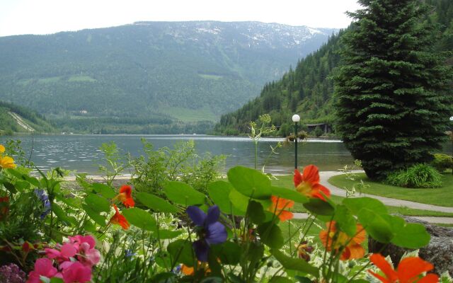 Three Valley Lake Chateau