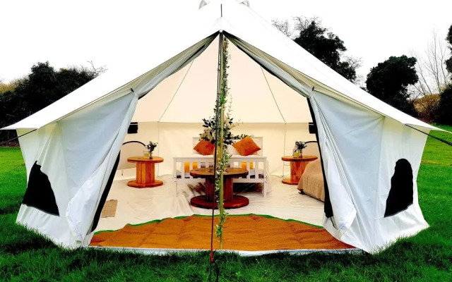 Luxury 4 Person Glamp Tent