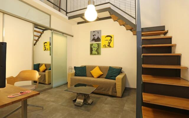 Mr. Frills Apartment