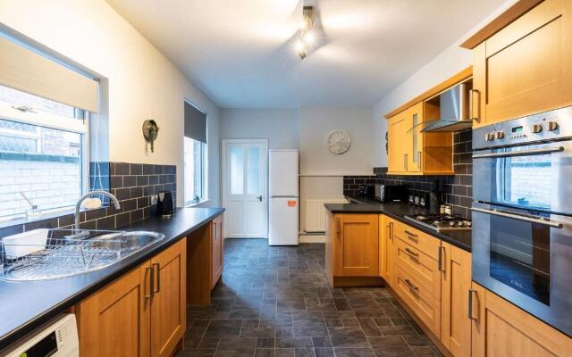 Contractor & Leisure & Garden & Central Location