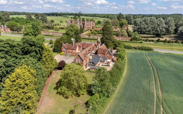 The School House - Luxury Home With Large Garden