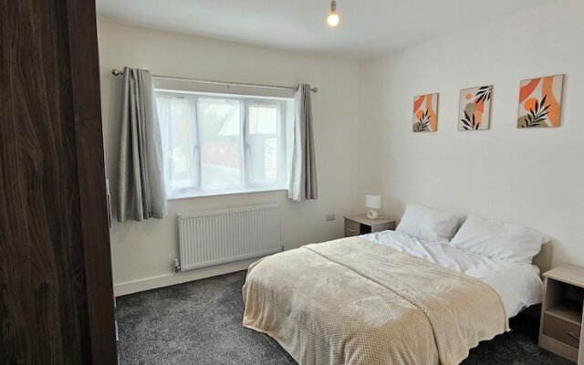 Citrine Suite 4 Bed House in Stoke on Trent